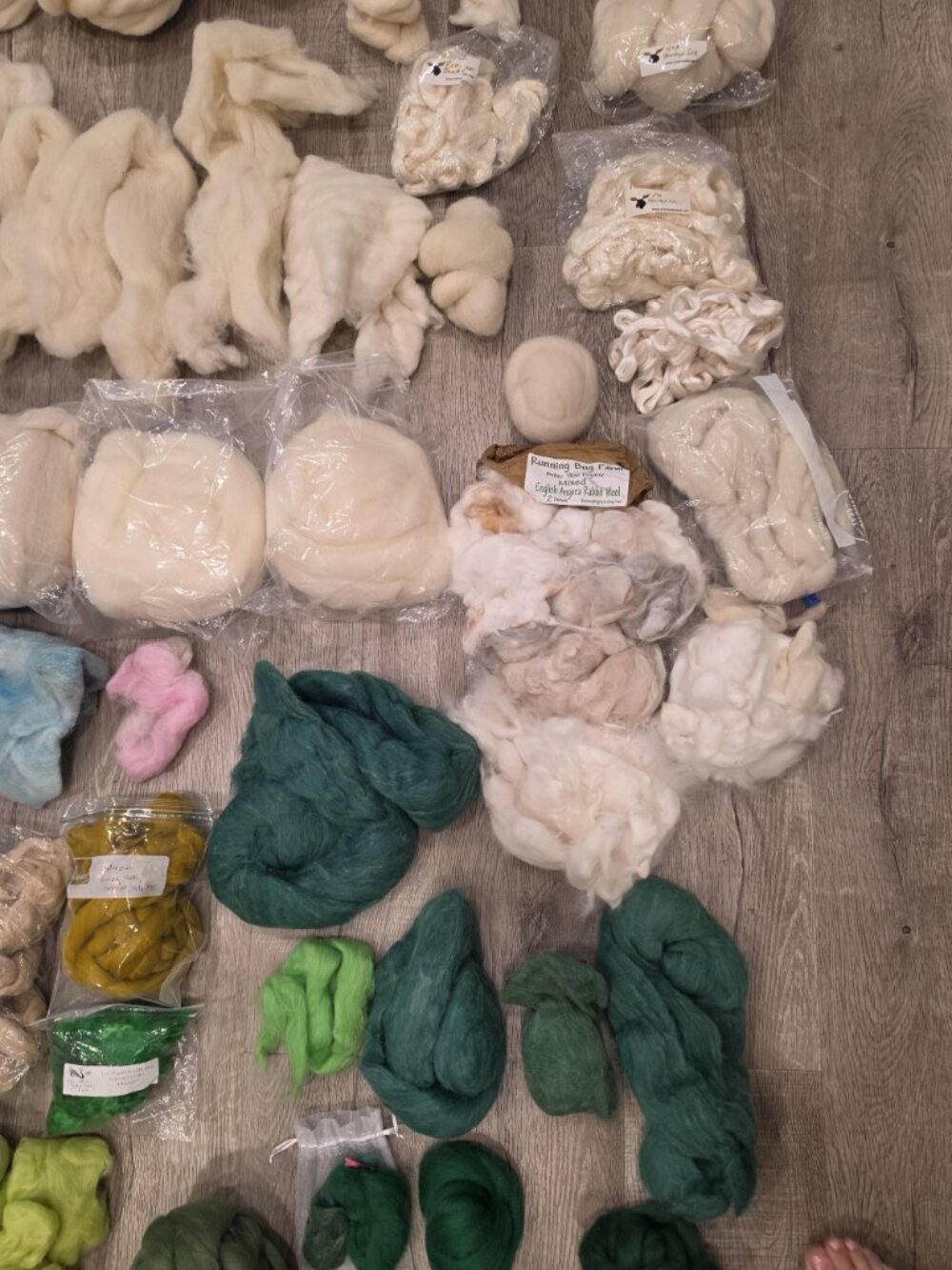 Assorted lot of wool, angora, silk felting fibers and yard raw and rolled colors - Picture 10 of 17
